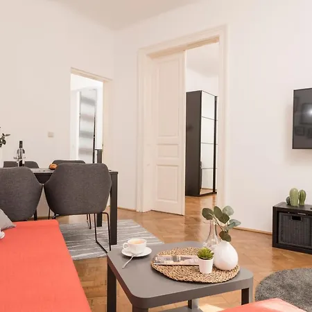 City Apartment *