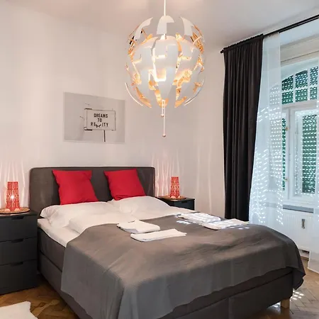 City Apartment *