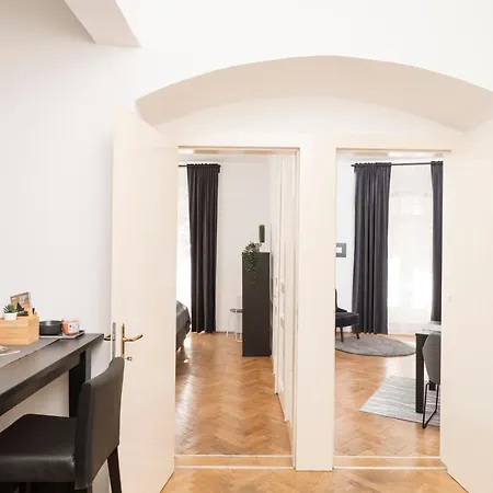 City Apartment *