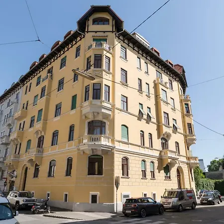 City Apartment *