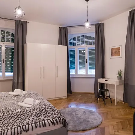 City Apartment *